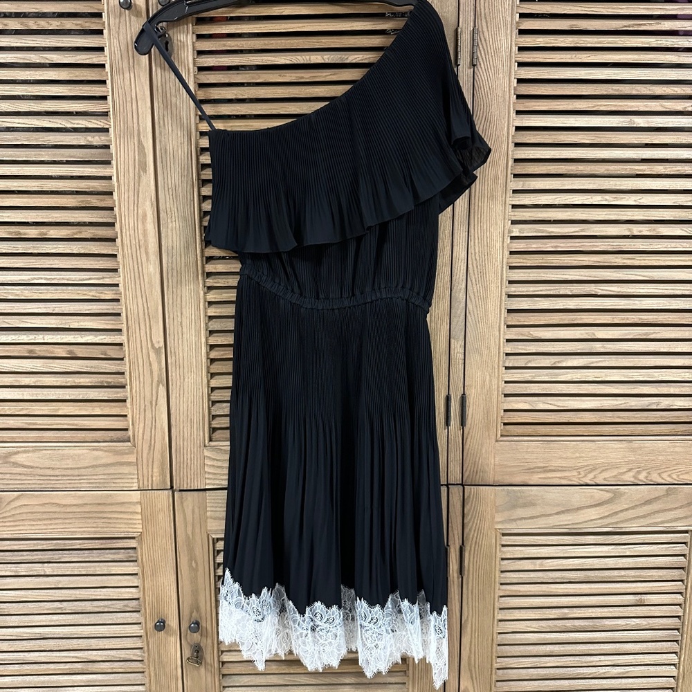Michael Kors Black Pleated One Shoulder Dress with White Lace Size 2